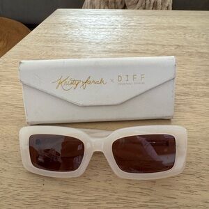 Diff Eyewear Cream Sunglasses